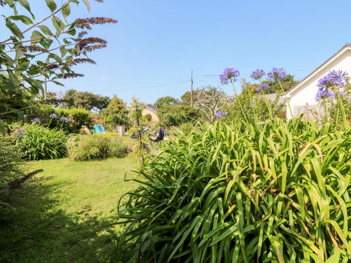 Villa Pentira Helston Esterno foto